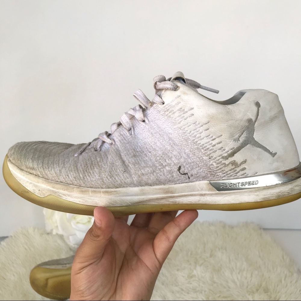 PRELOVED JORDAN WHITE SNEAKERS